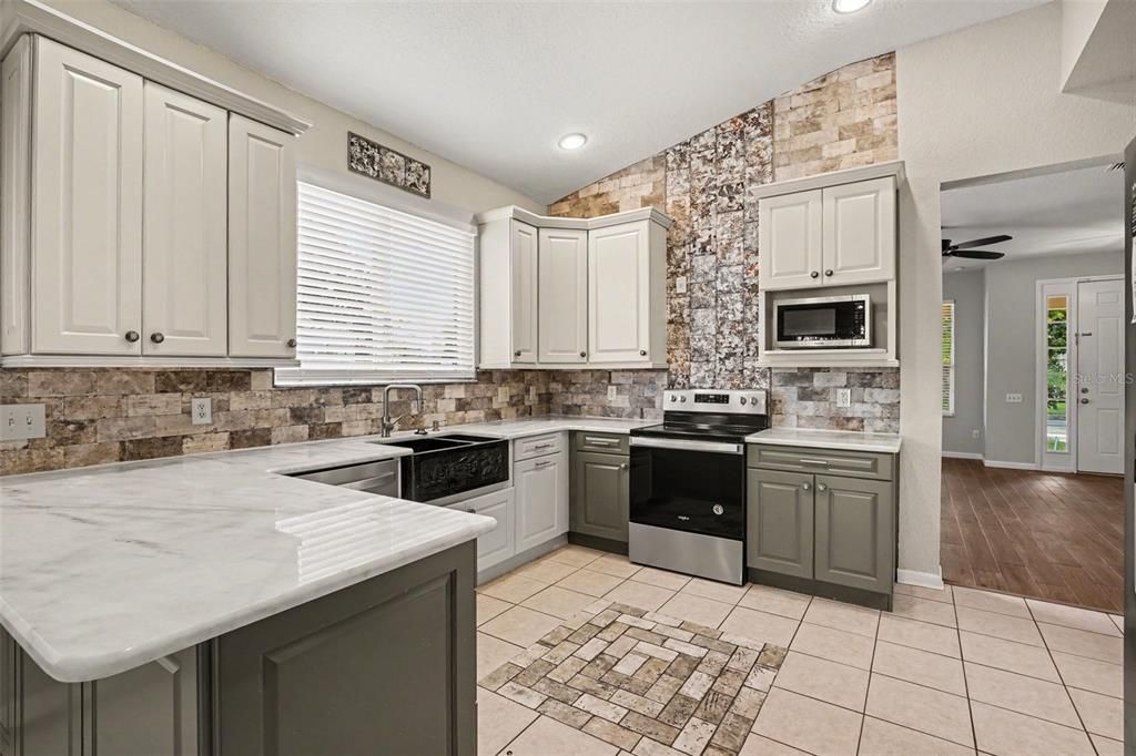 For Sale: $349,900 (3 beds, 2 baths, 1869 Square Feet)