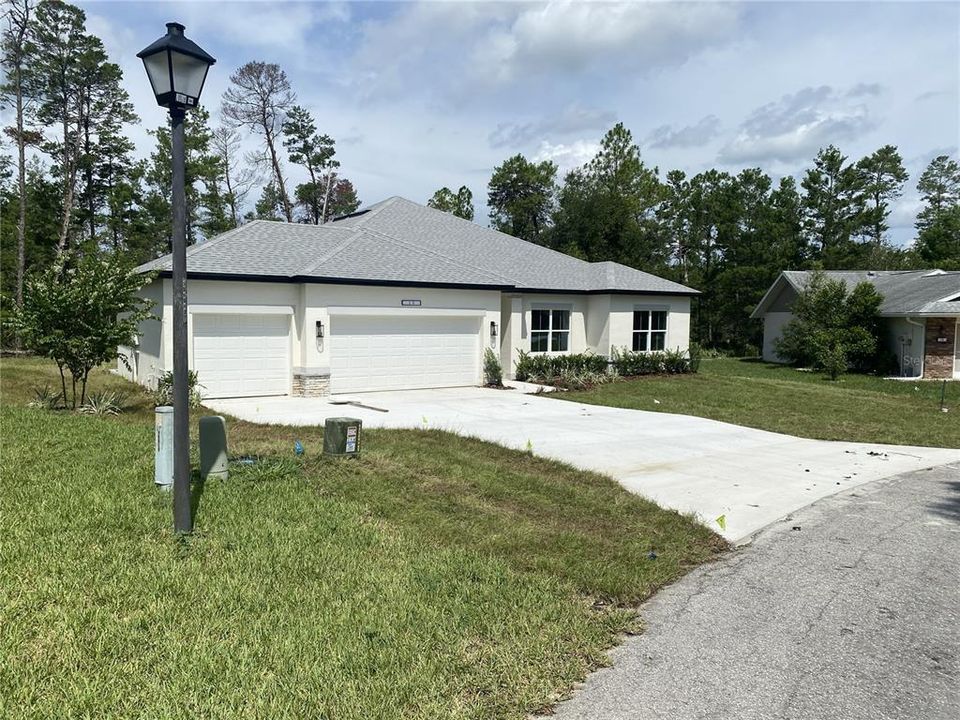 For Sale: $376,900 (4 beds, 3 baths, 2092 Square Feet)
