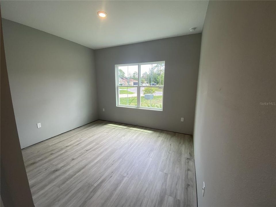 For Sale: $376,900 (4 beds, 3 baths, 2092 Square Feet)