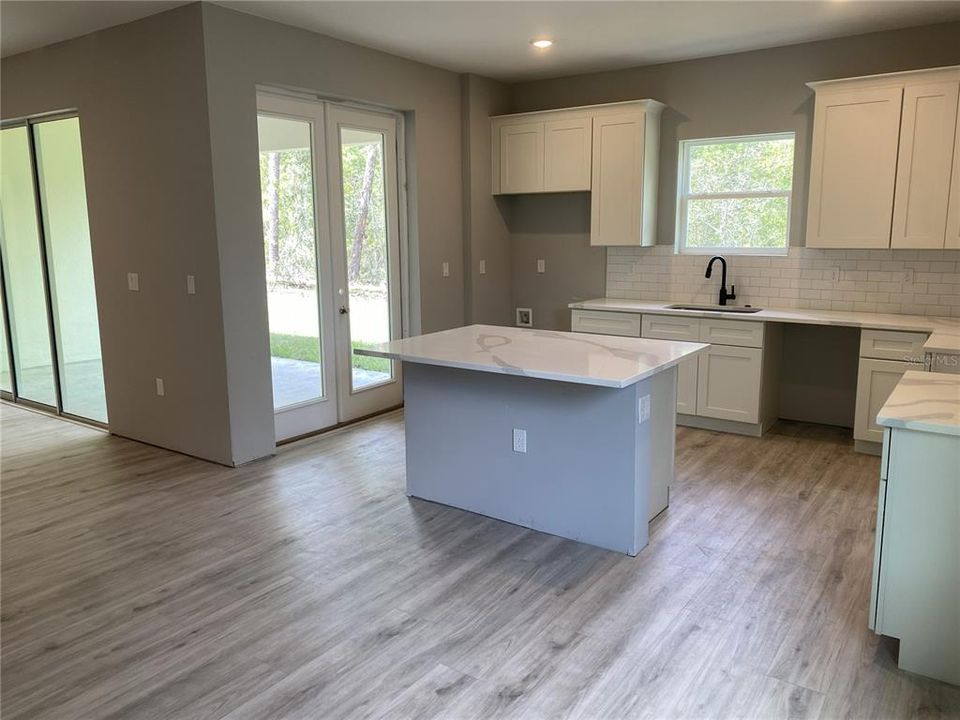 For Sale: $376,900 (4 beds, 3 baths, 2092 Square Feet)