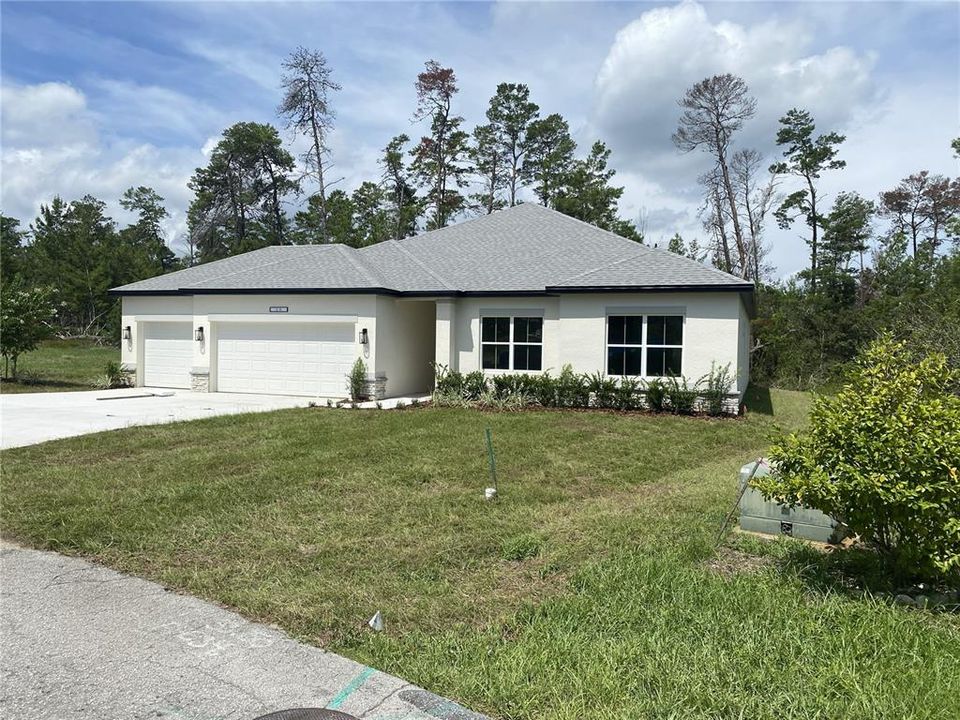 For Sale: $376,900 (4 beds, 3 baths, 2092 Square Feet)
