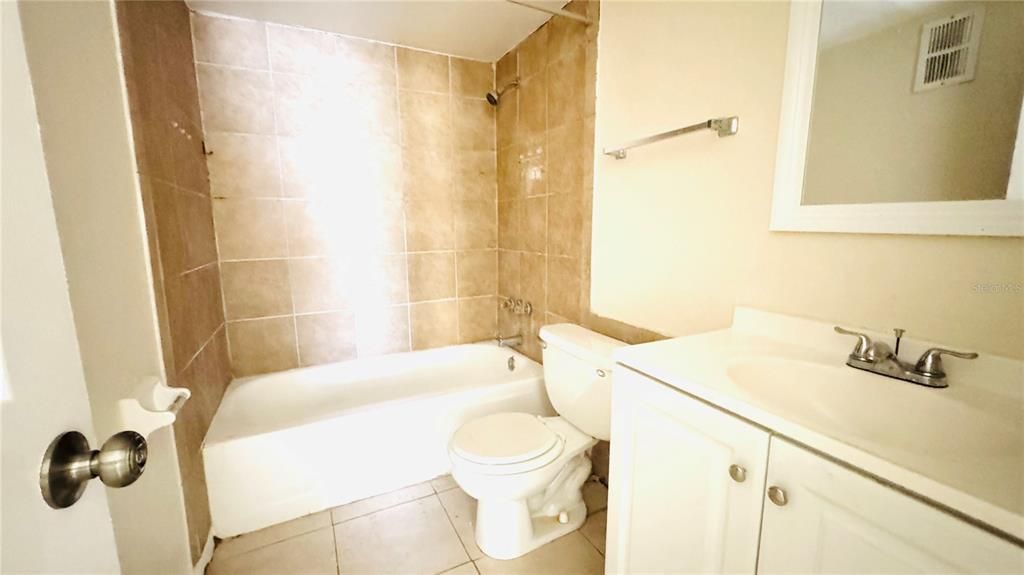 В аренду: $1,350 (2 спален, 1 ванн, 992 Квадратных фут)