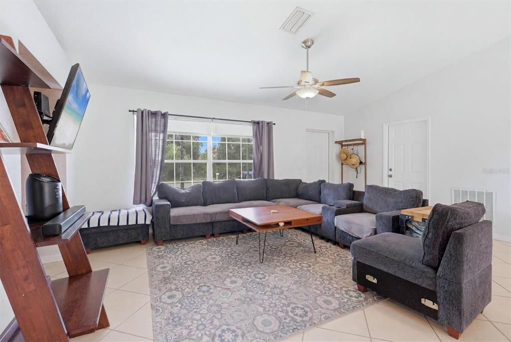 For Sale: $255,000 (3 beds, 2 baths, 1396 Square Feet)