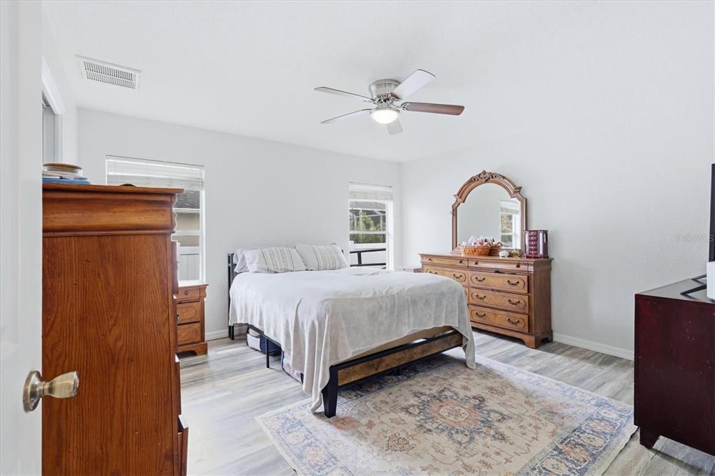 For Sale: $255,000 (3 beds, 2 baths, 1396 Square Feet)