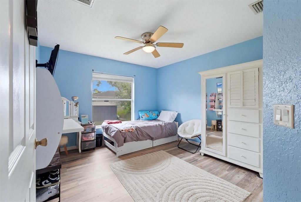 For Sale: $255,000 (3 beds, 2 baths, 1396 Square Feet)