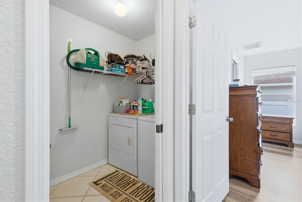 For Sale: $255,000 (3 beds, 2 baths, 1396 Square Feet)