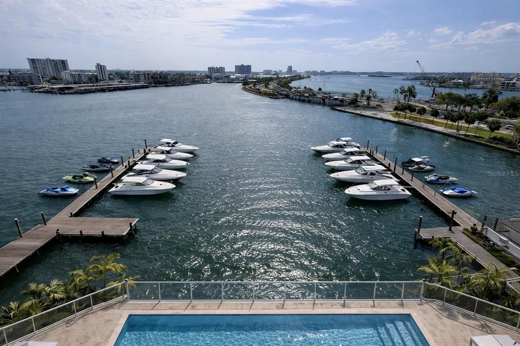 En Venta: $1,027,503 (2 camas, 2 baños, 911 Pies cuadrados)