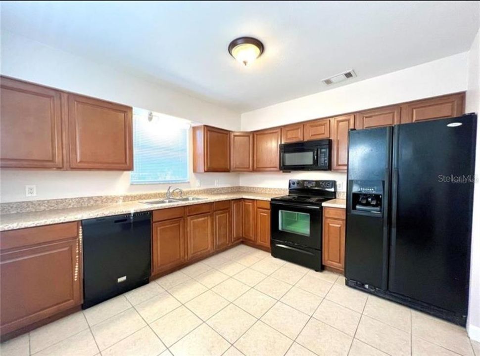 For Rent: $1,500 (2 beds, 1 baths, 720 Square Feet)