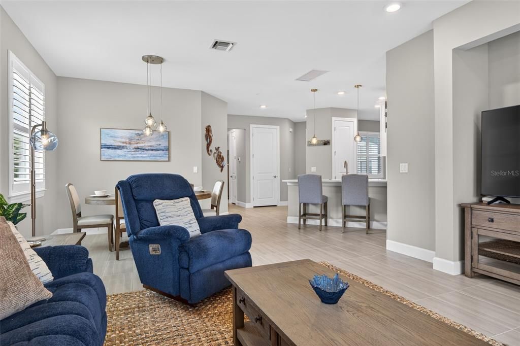 For Sale: $430,000 (2 beds, 2 baths, 1602 Square Feet)