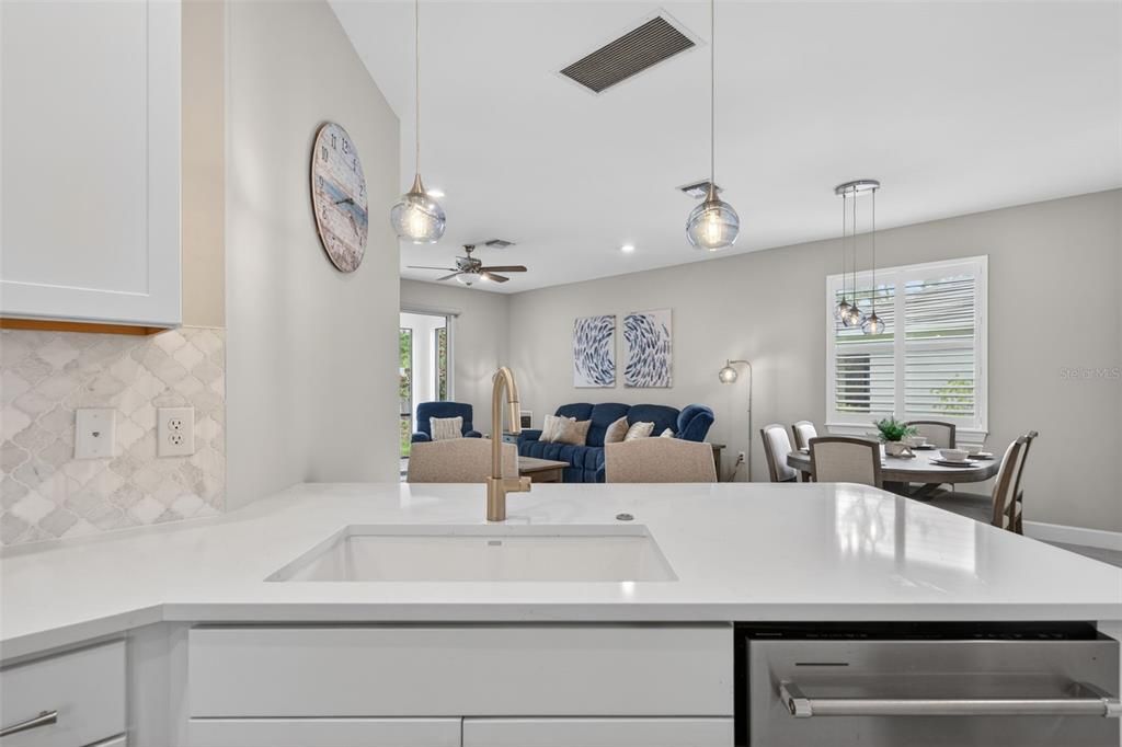 For Sale: $430,000 (2 beds, 2 baths, 1602 Square Feet)