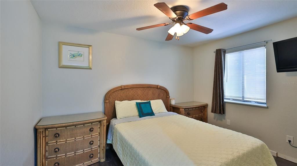 For Sale: $319,900 (3 beds, 2 baths, 1588 Square Feet)