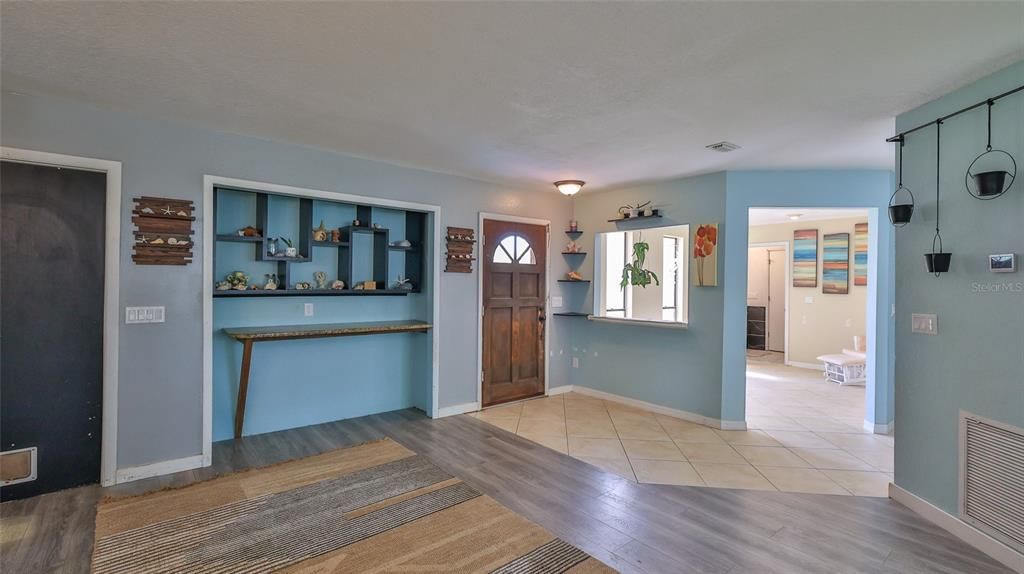 For Sale: $319,900 (3 beds, 2 baths, 1588 Square Feet)