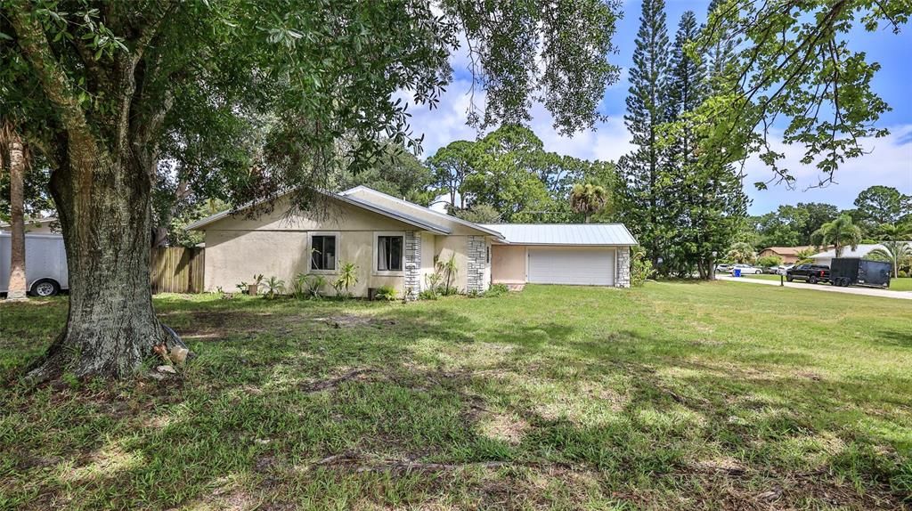 For Sale: $319,900 (3 beds, 2 baths, 1588 Square Feet)