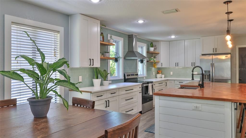 For Sale: $319,900 (3 beds, 2 baths, 1588 Square Feet)