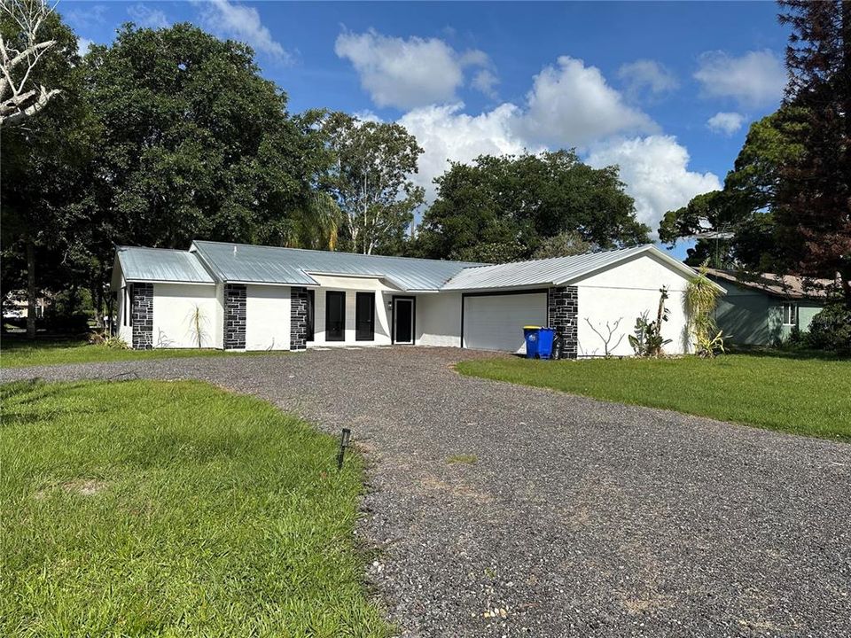 For Sale: $319,900 (3 beds, 2 baths, 1588 Square Feet)