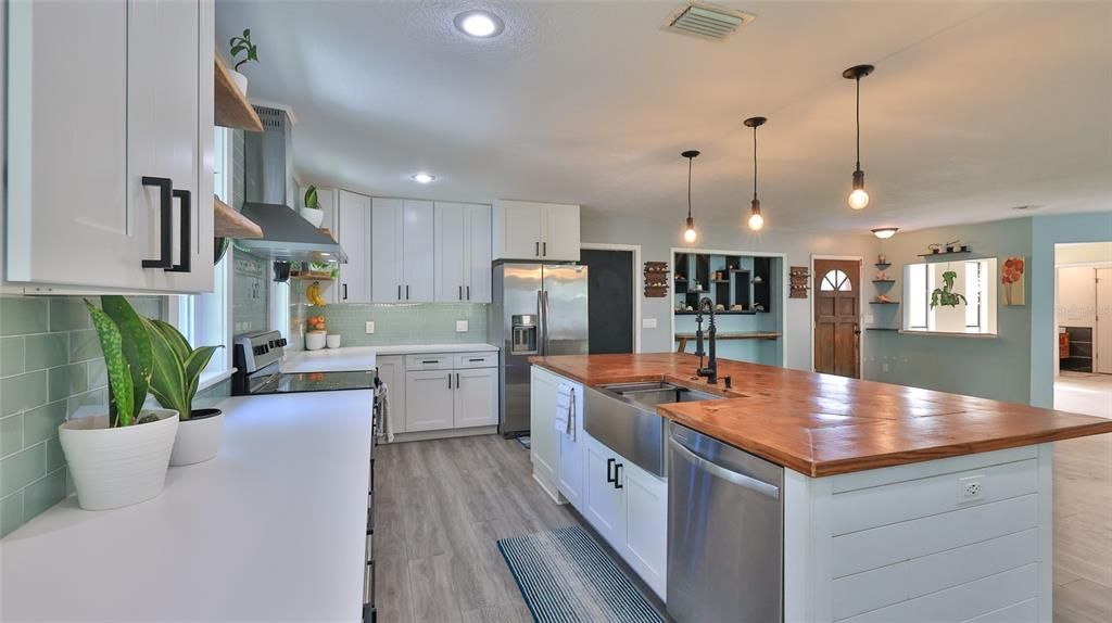 For Sale: $319,900 (3 beds, 2 baths, 1588 Square Feet)