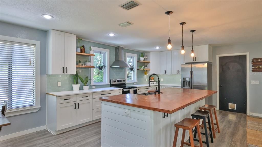For Sale: $319,900 (3 beds, 2 baths, 1588 Square Feet)