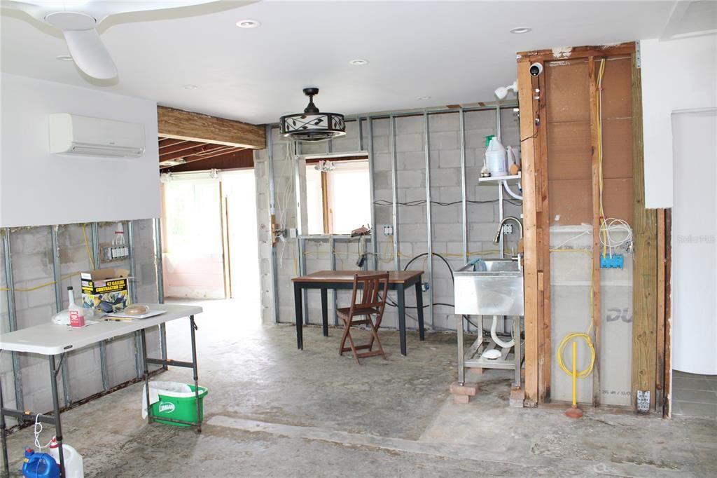 For Sale: $274,900 (2 beds, 2 baths, 923 Square Feet)