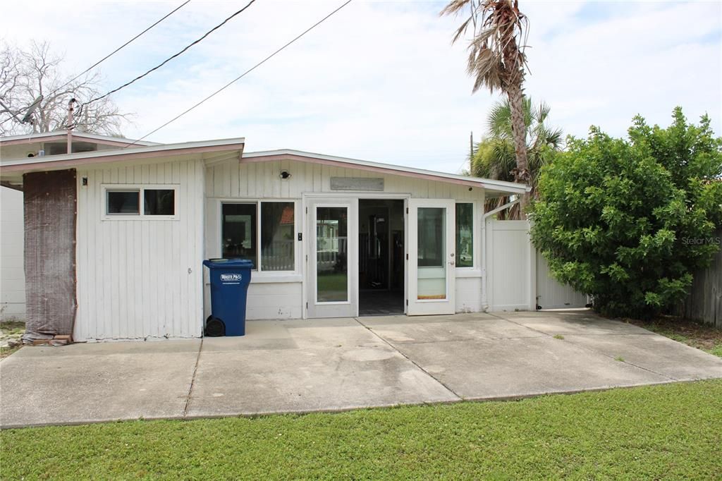 For Sale: $274,900 (2 beds, 2 baths, 923 Square Feet)