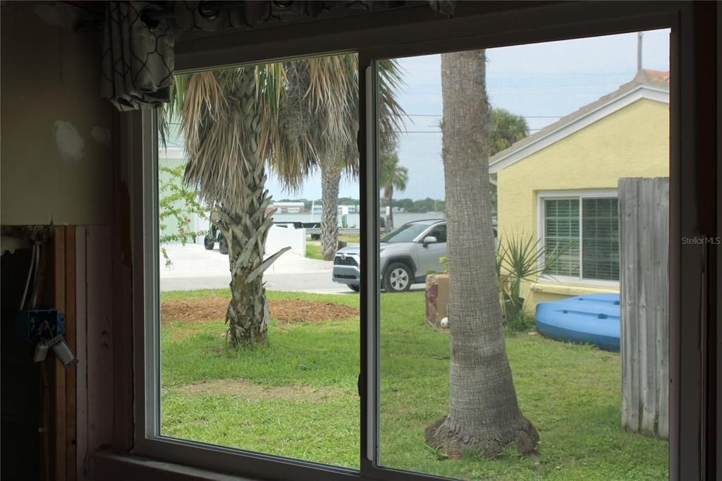 For Sale: $274,900 (2 beds, 2 baths, 923 Square Feet)