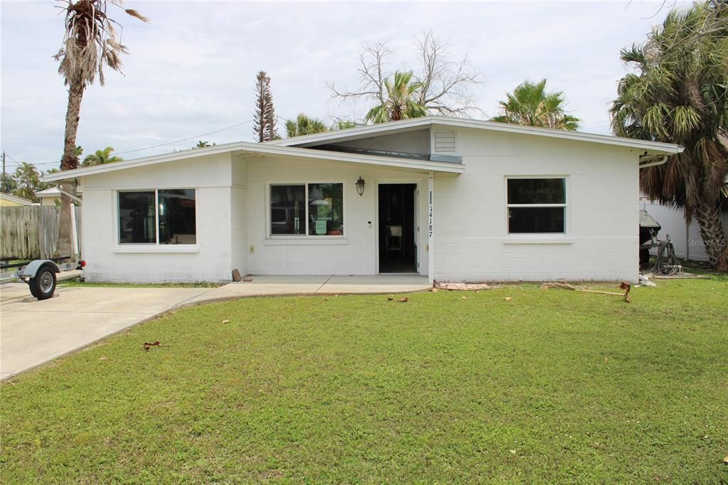 For Sale: $274,900 (2 beds, 2 baths, 923 Square Feet)