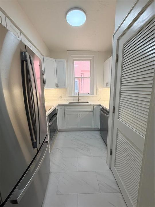 For Rent: $2,800 (1 beds, 1 baths, 676 Square Feet)