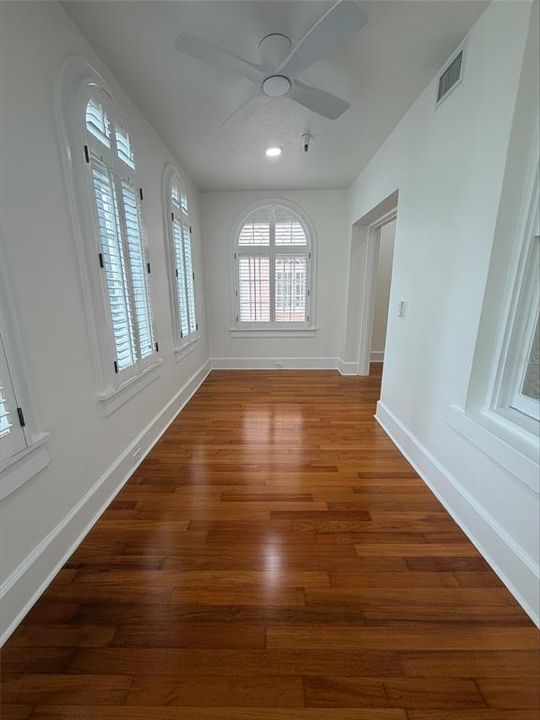 For Rent: $2,800 (1 beds, 1 baths, 676 Square Feet)