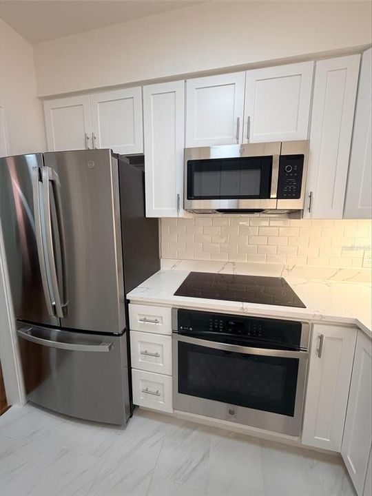 For Rent: $2,800 (1 beds, 1 baths, 676 Square Feet)