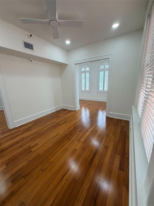 For Rent: $2,800 (1 beds, 1 baths, 676 Square Feet)