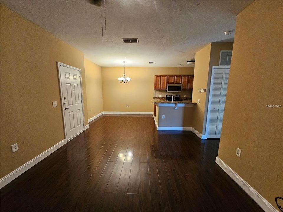 В аренду: $1,395 (1 спален, 1 ванн, 731 Квадратных фут)