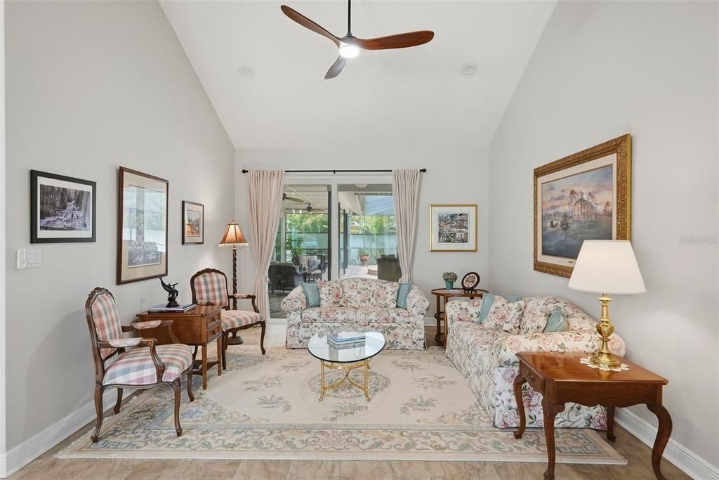 En Venta: $1,295,000 (3 camas, 2 baños, 2600 Pies cuadrados)