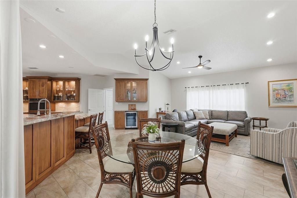 En Venta: $1,295,000 (3 camas, 2 baños, 2600 Pies cuadrados)