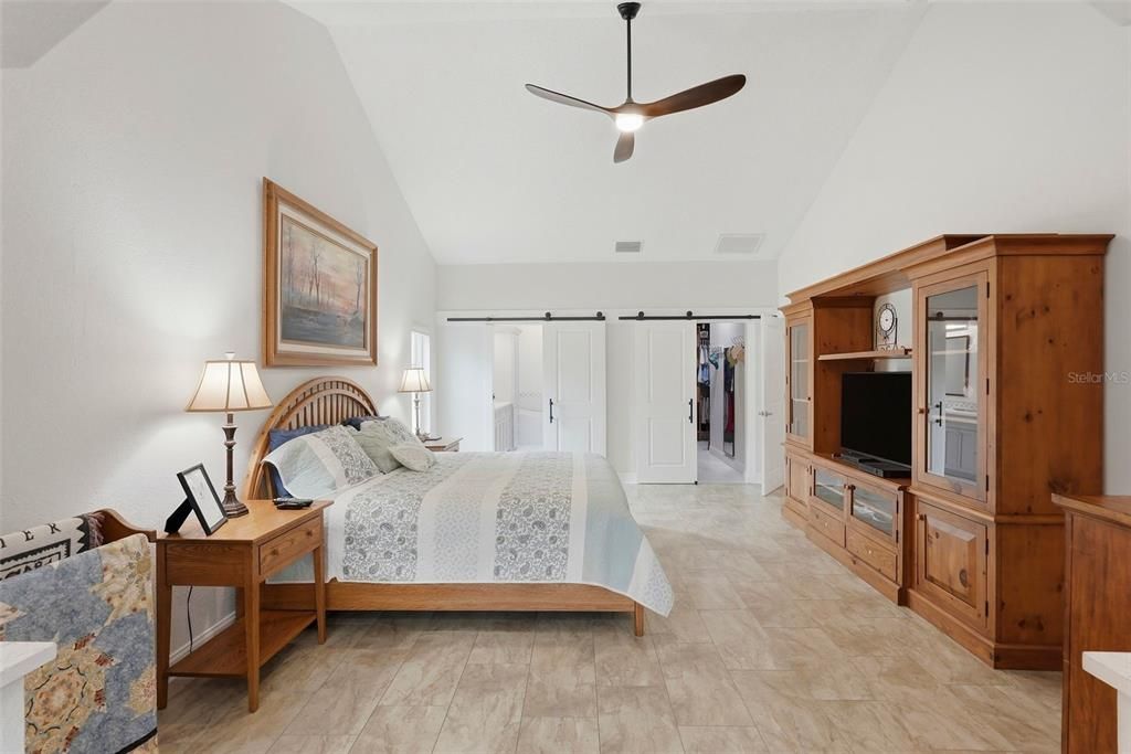 En Venta: $1,295,000 (3 camas, 2 baños, 2600 Pies cuadrados)
