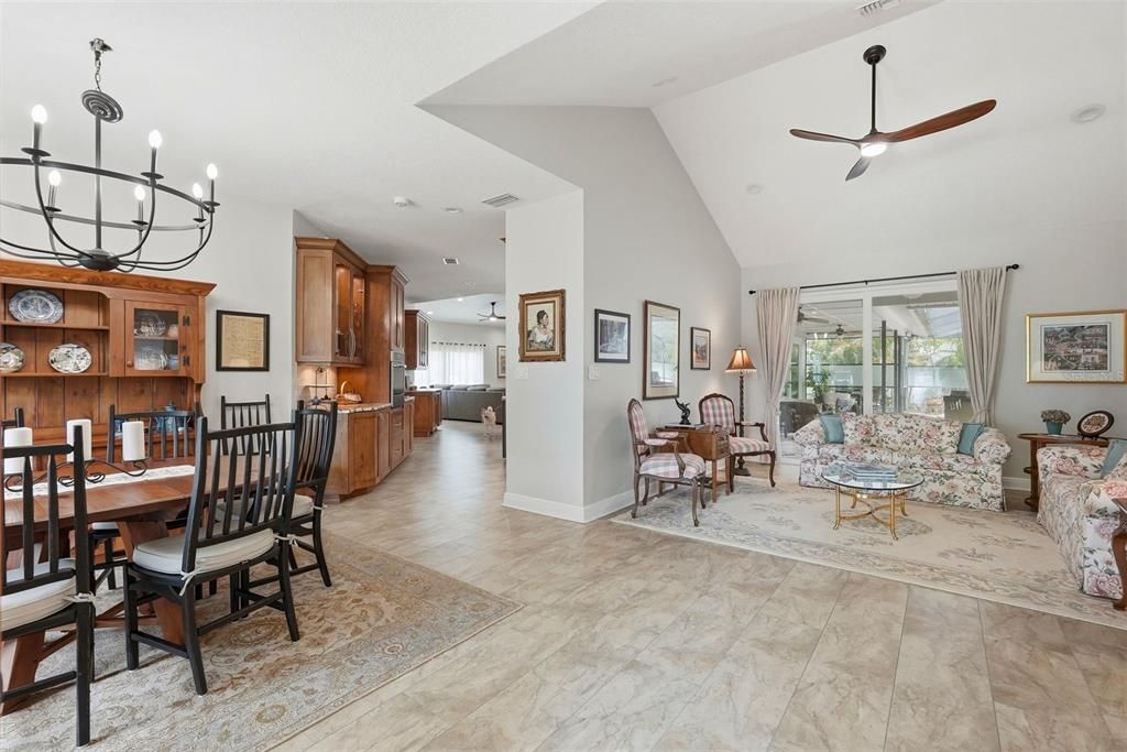 En Venta: $1,295,000 (3 camas, 2 baños, 2600 Pies cuadrados)