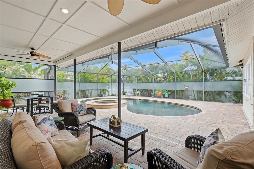 En Venta: $1,295,000 (3 camas, 2 baños, 2600 Pies cuadrados)