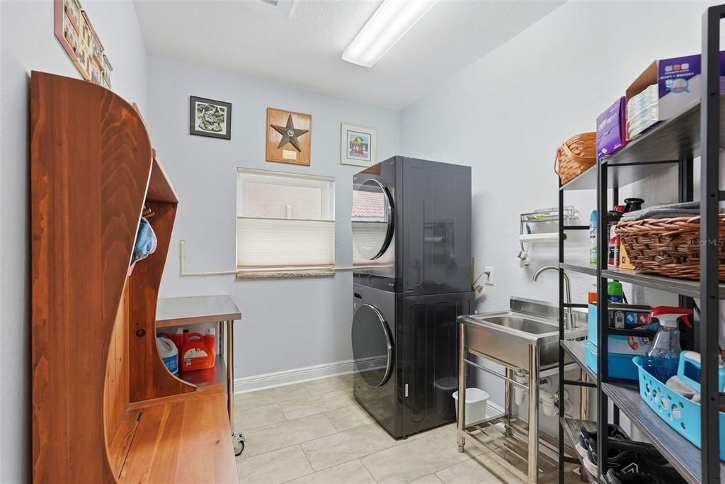En Venta: $1,295,000 (3 camas, 2 baños, 2600 Pies cuadrados)