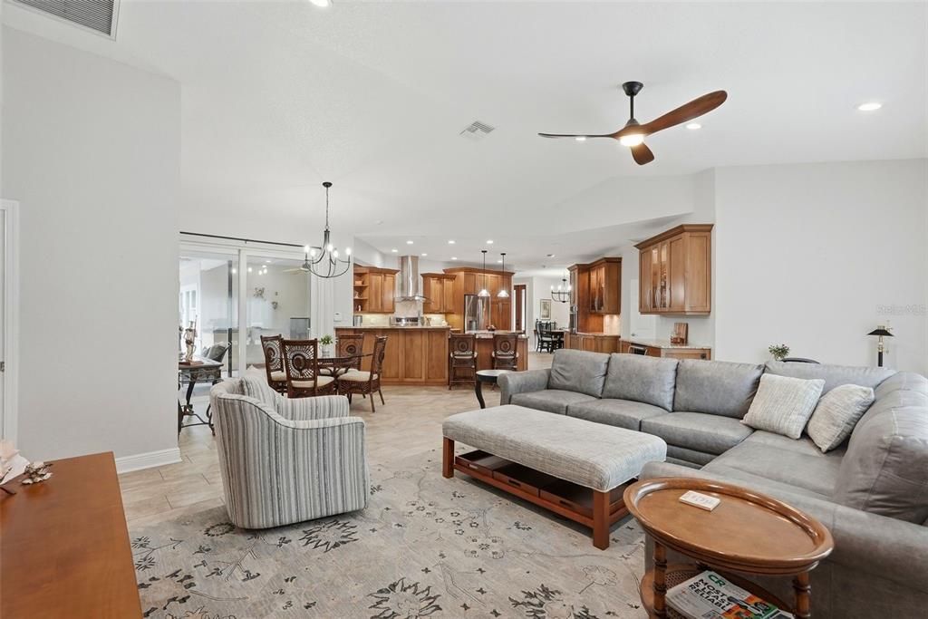 En Venta: $1,295,000 (3 camas, 2 baños, 2600 Pies cuadrados)