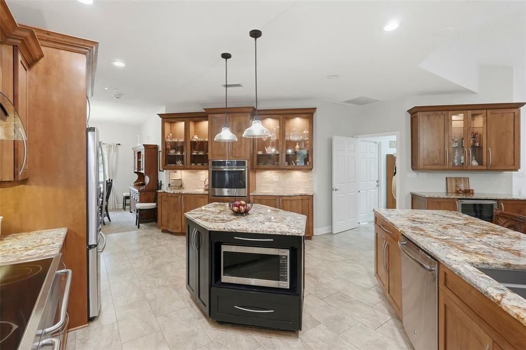 En Venta: $1,295,000 (3 camas, 2 baños, 2600 Pies cuadrados)