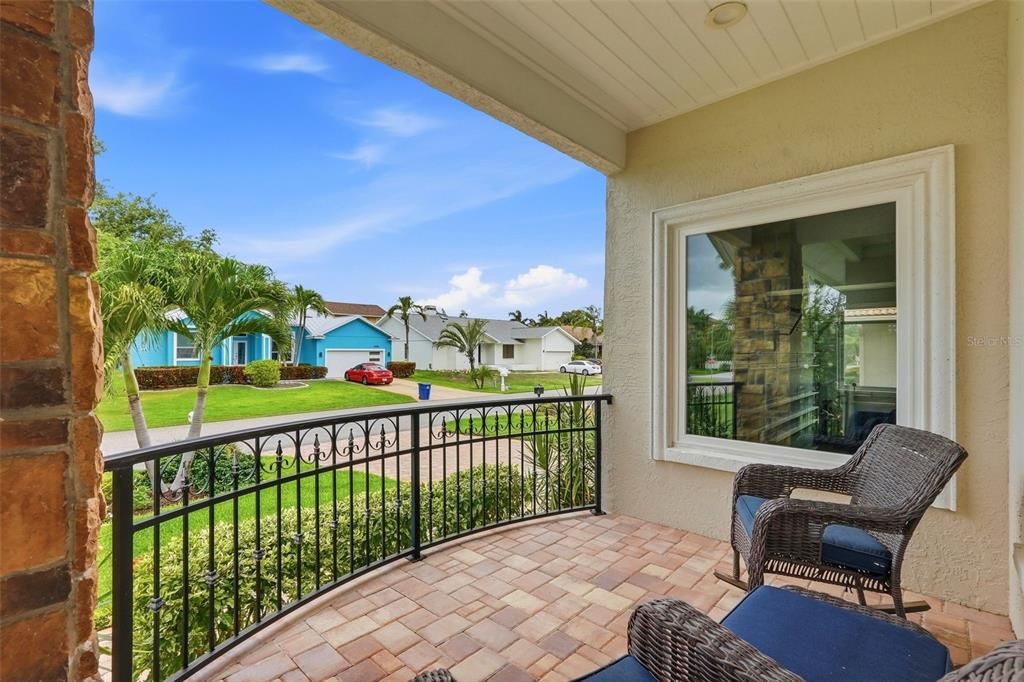 En Venta: $1,295,000 (3 camas, 2 baños, 2600 Pies cuadrados)