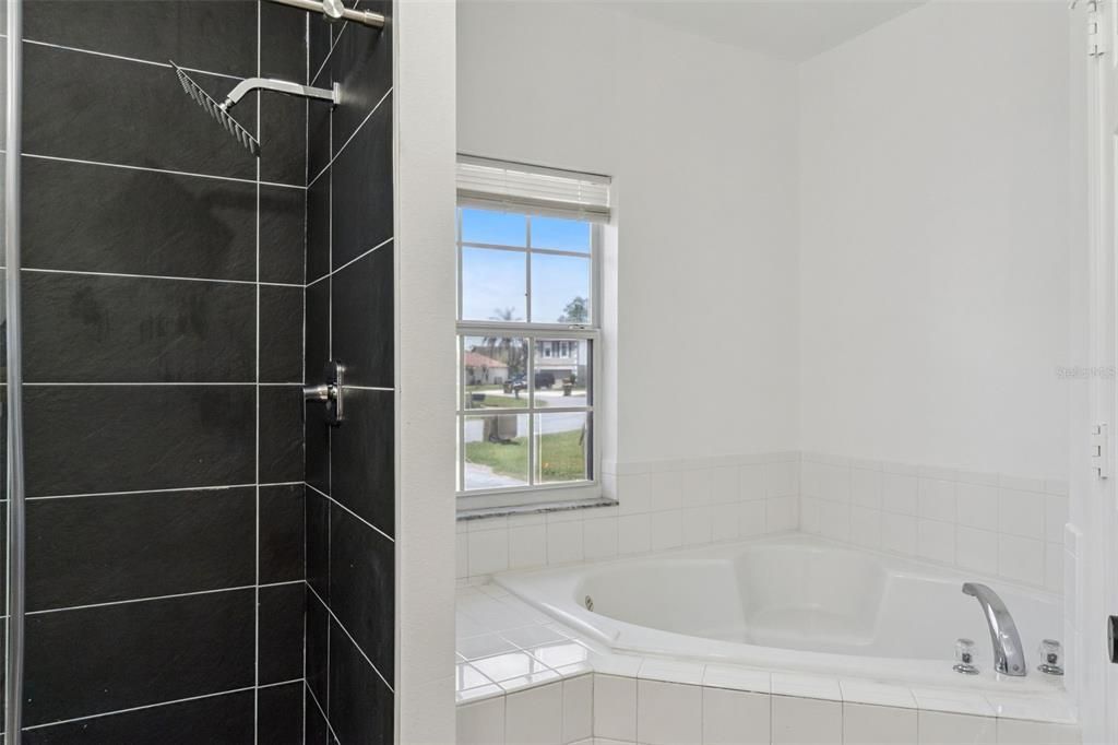 For Sale: $310,000 (3 beds, 2 baths, 1609 Square Feet)