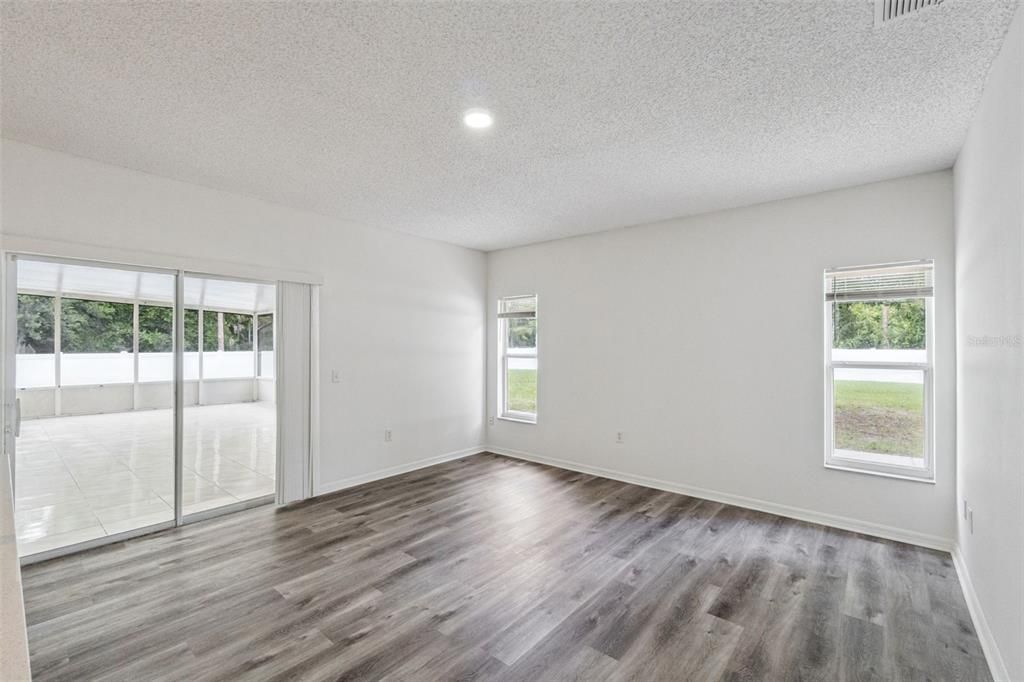 For Sale: $310,000 (3 beds, 2 baths, 1609 Square Feet)