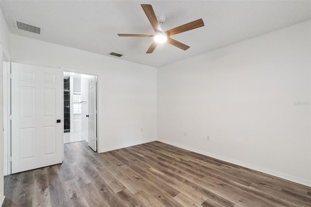 For Sale: $310,000 (3 beds, 2 baths, 1609 Square Feet)