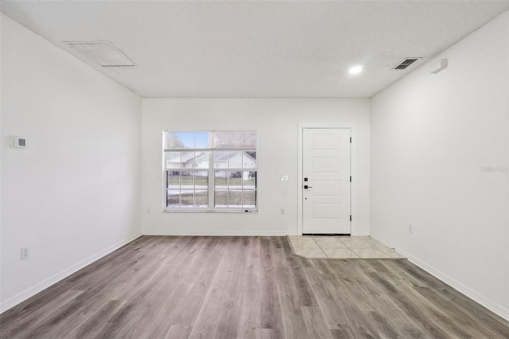 For Sale: $310,000 (3 beds, 2 baths, 1609 Square Feet)