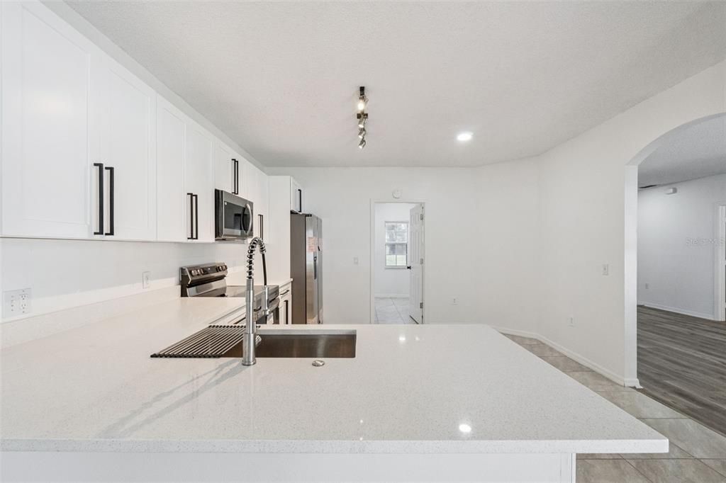 For Sale: $310,000 (3 beds, 2 baths, 1609 Square Feet)