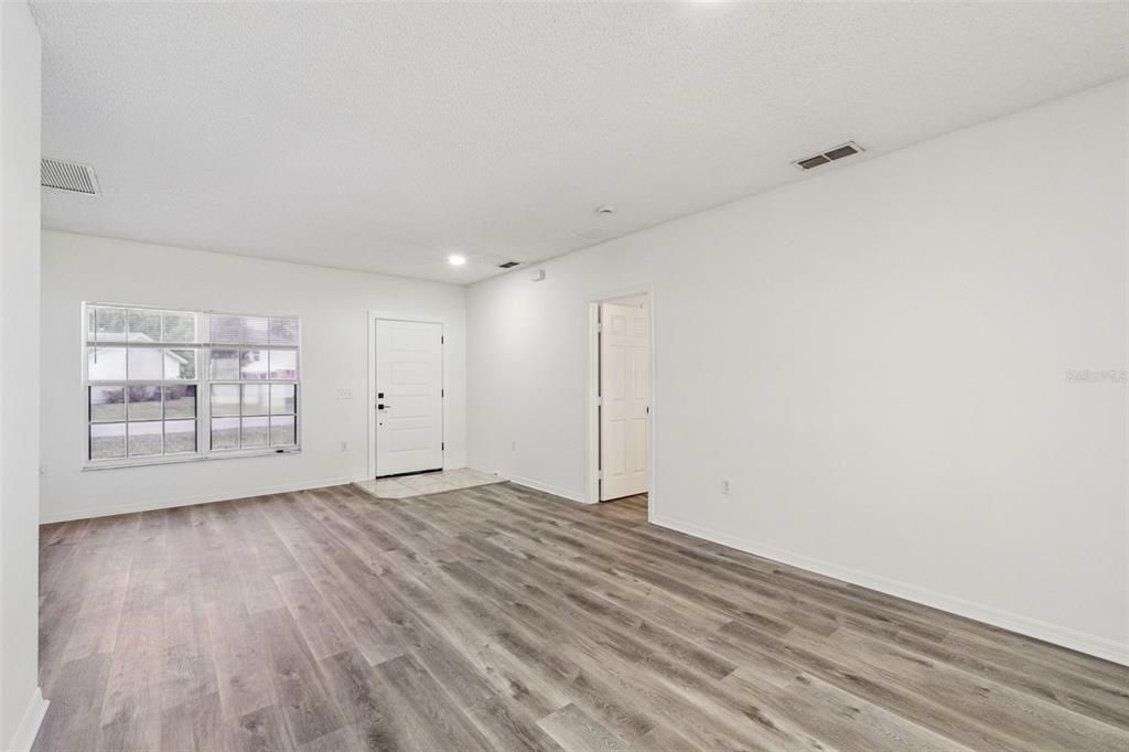 For Sale: $310,000 (3 beds, 2 baths, 1609 Square Feet)