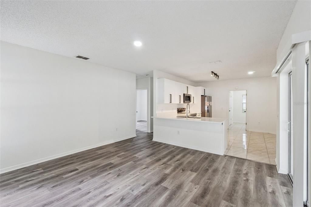 For Sale: $310,000 (3 beds, 2 baths, 1609 Square Feet)