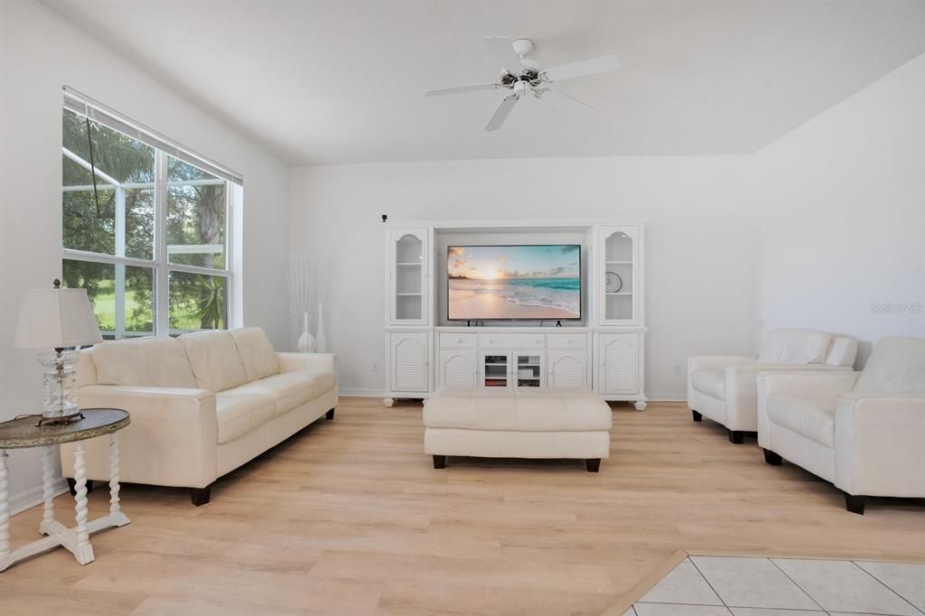 En Venta: $529,995 (4 camas, 3 baños, 2251 Pies cuadrados)