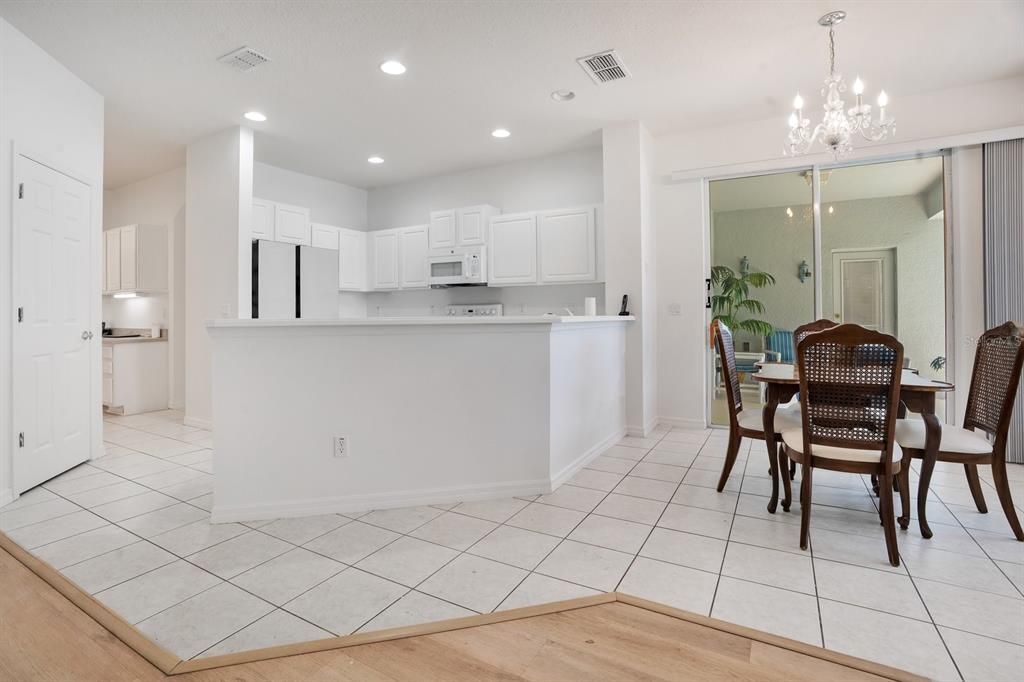 En Venta: $529,995 (4 camas, 3 baños, 2251 Pies cuadrados)