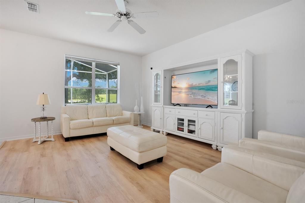 En Venta: $529,995 (4 camas, 3 baños, 2251 Pies cuadrados)