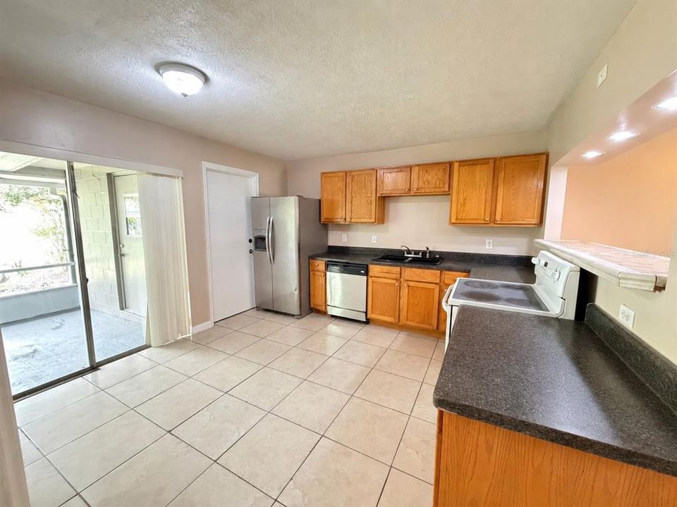 For Sale: $235,000 (2 beds, 1 baths, 952 Square Feet)